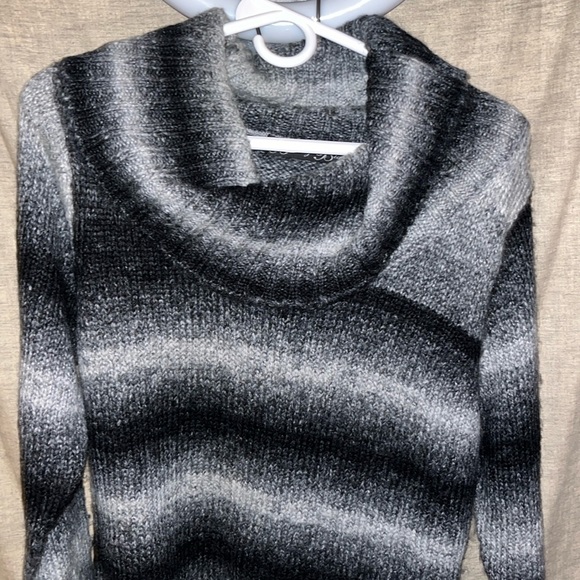 Cowl neck sweater size large EUC by Brittany Black - Picture 2 of 3